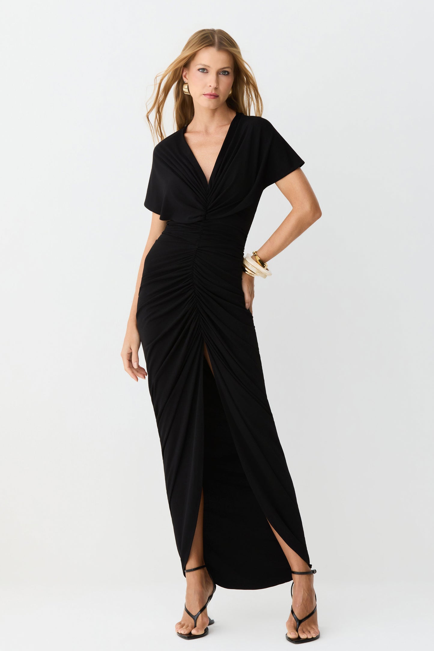 VESTIDO MIDI DECOTE V COM FRANZIDOS E VOLUME CENTRAL PRETO