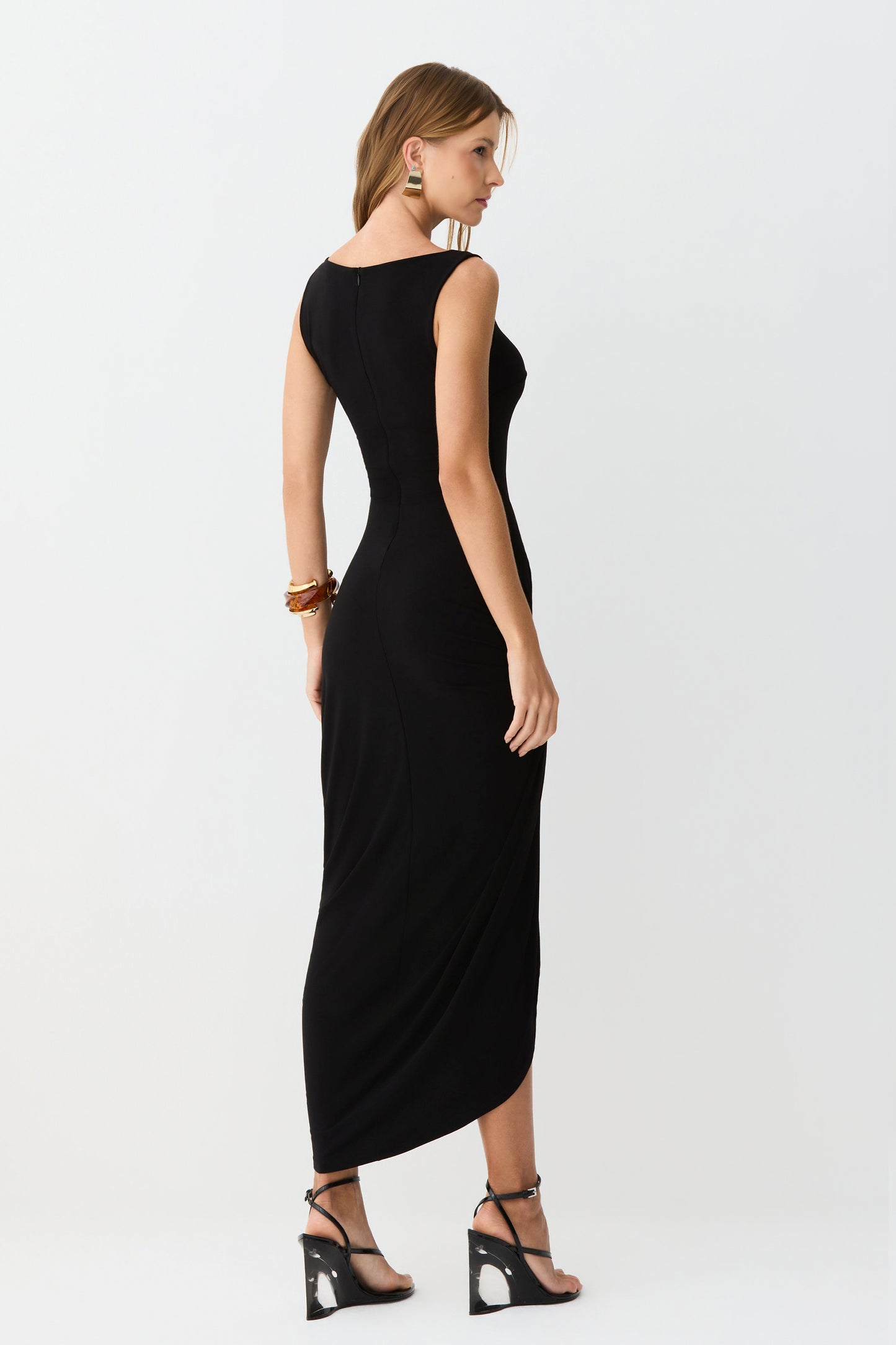 VESTIDO MIDI TORCAO COM FRANZIDOS LATERAIS E FENDA PRETO