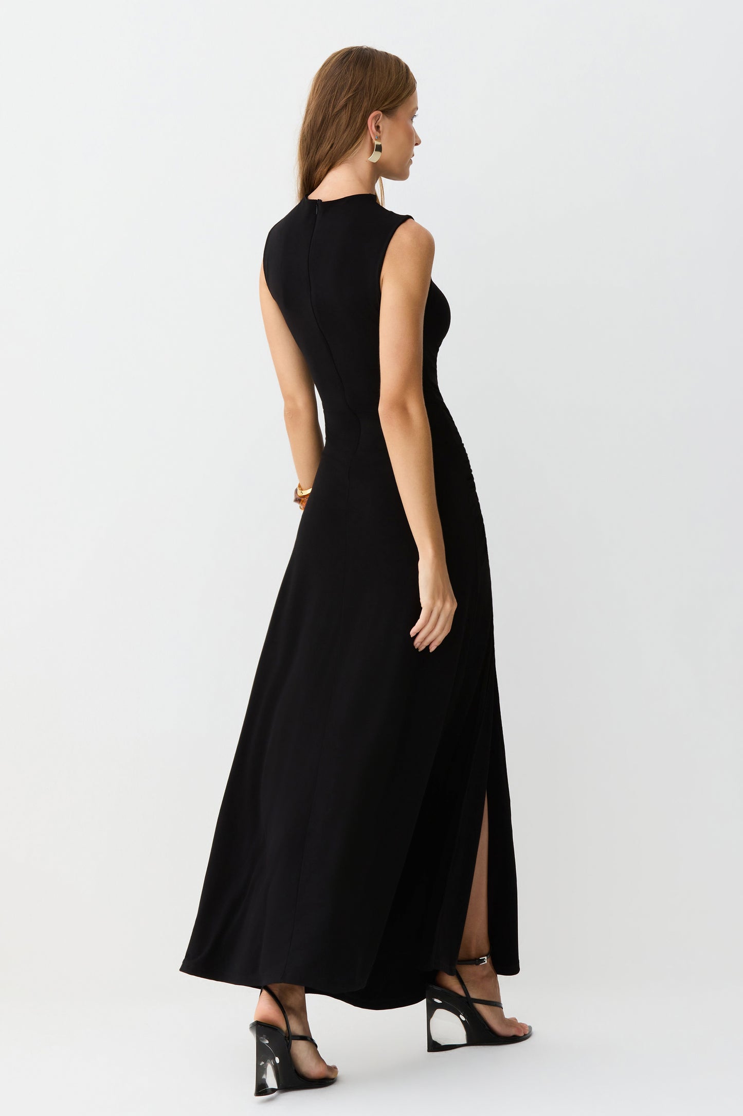 VESTIDO MIDI BARRA FLUIDA FRANZIDOS FRONTAL E LATERAL PRETO