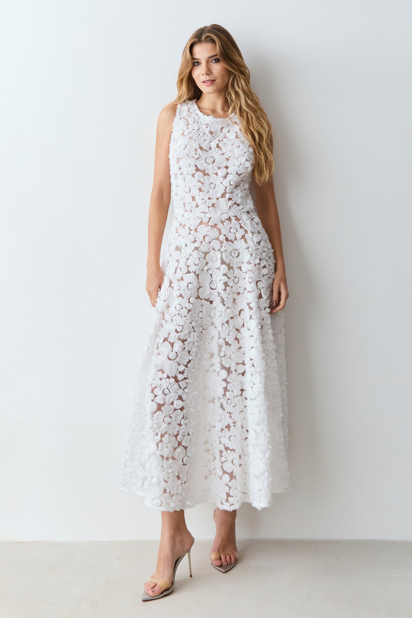 VESTIDO MIDI REGATA COM BARRA AMPLA EM TULE BORDADO OFF WHITE