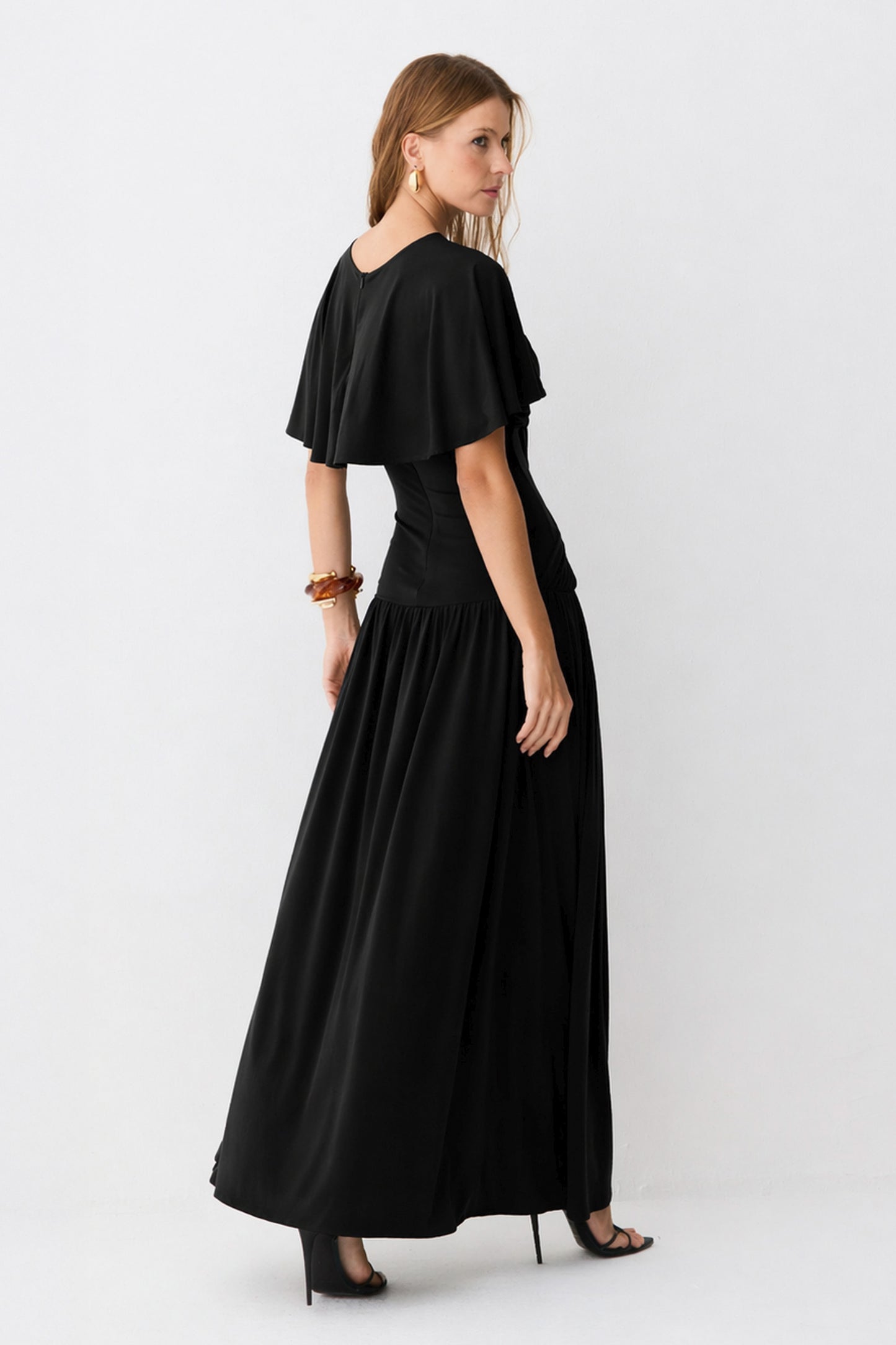 VESTIDO MIDI DETALHE FAIXA CINTURA SOBREPOSICAO FLUIDA PRETO