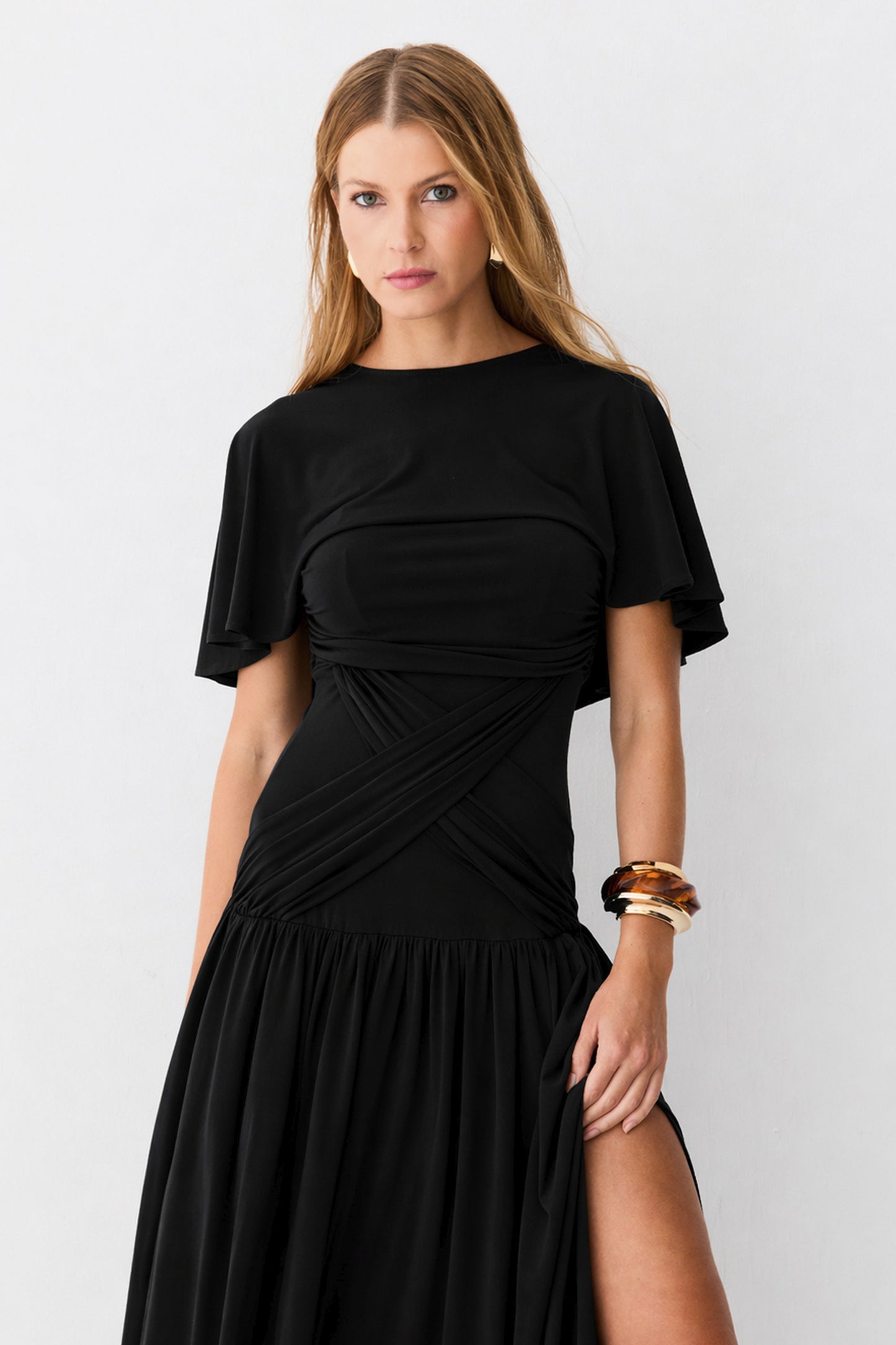 VESTIDO MIDI DETALHE FAIXA CINTURA SOBREPOSICAO FLUIDA PRETO