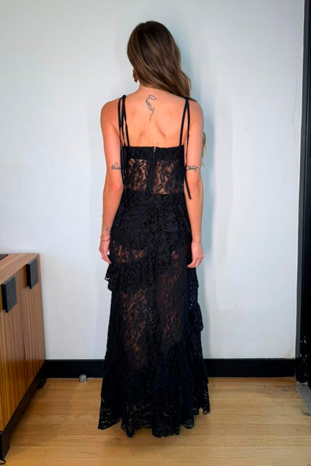 VESTIDO MIDI ALONGADO AMARRCAO OMBROS E BABADOS PRETO