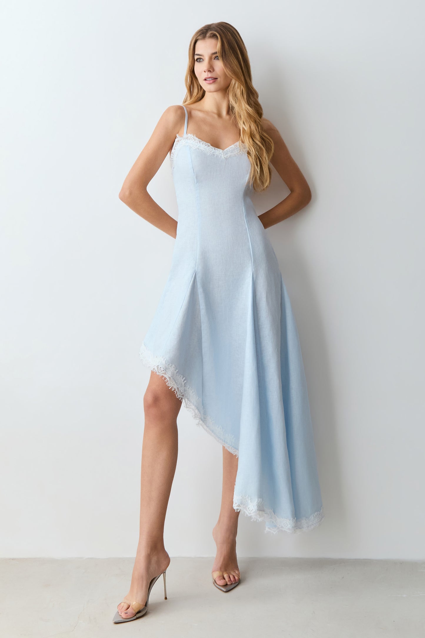 VESTIDO MIDI BARRA ASSIMETRICA DETALHE RENDA E BUSTO AZUL POLAR
