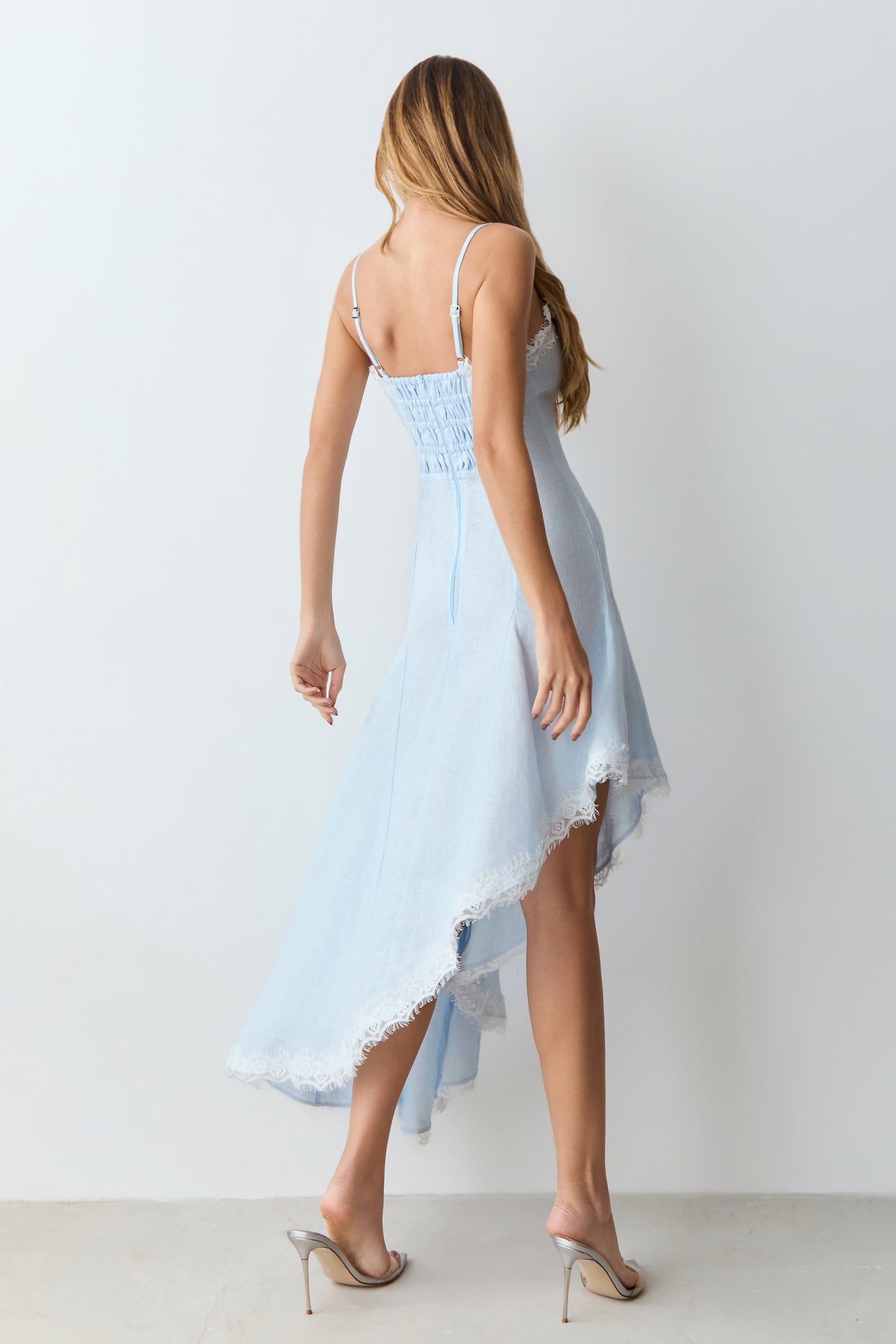 VESTIDO MIDI BARRA ASSIMETRICA DETALHE RENDA E BUSTO AZUL POLAR