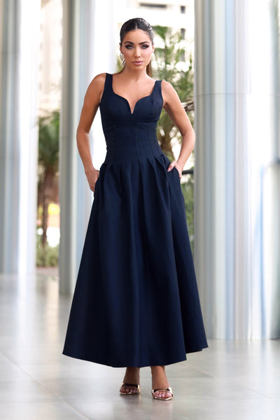 VESTIDO MIDI RECORTE V BUSTO E PREGAS NA SAIA AZUL MARINHO