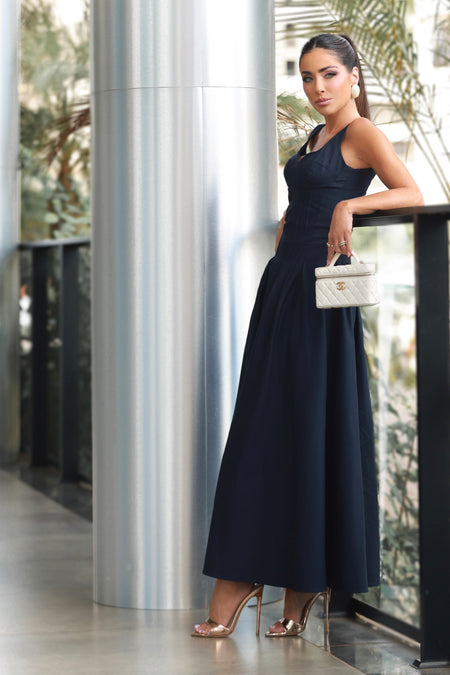 VESTIDO MIDI RECORTE V BUSTO E PREGAS NA SAIA AZUL MARINHO
