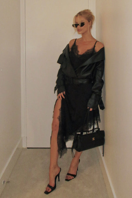 VESTIDO MIDI ALCA FINAS COM DETALHES EM RENDA PRETO