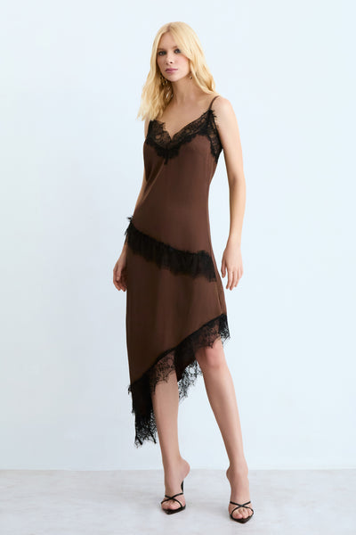 VESTIDO MIDI ALCA FINAS COM DETALHES EM RENDA MARROM
