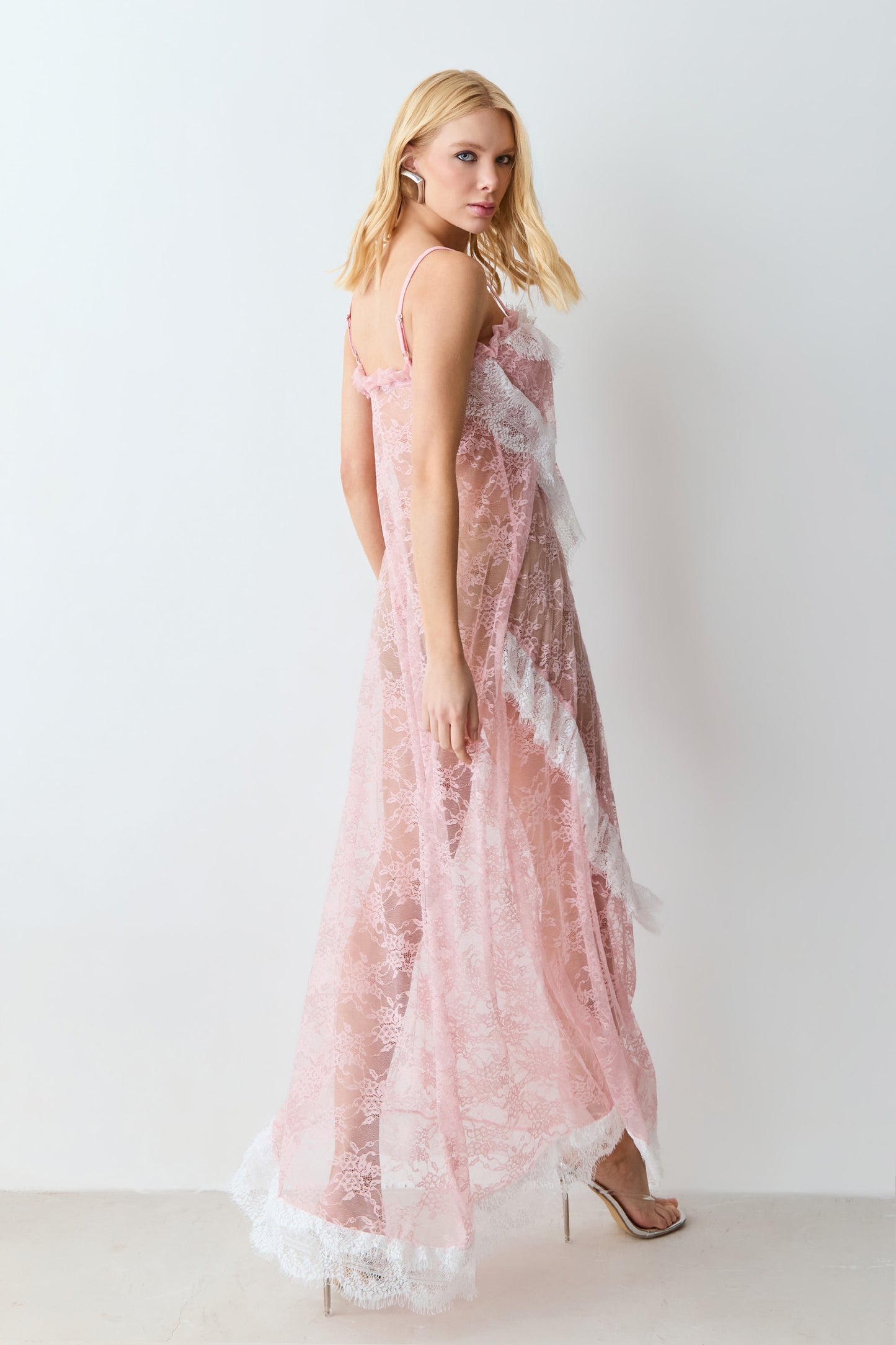 VESTIDO MIDI ALONGADO EM RENDA SOPREPOSICAO BUSTO ROSA BEBE