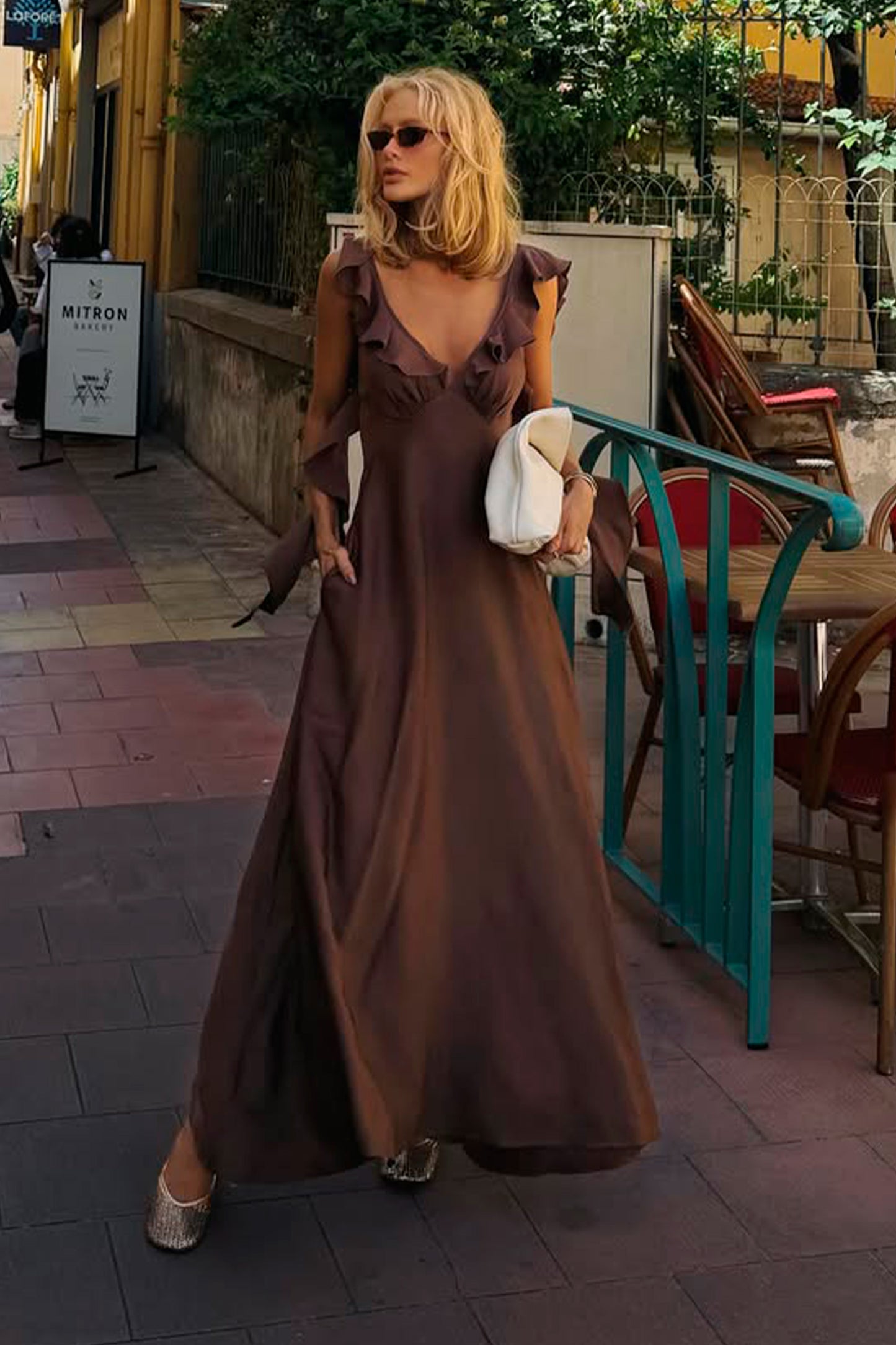 VESTIDO MIDI BABADOS FLUIDOS DECOTE E COSTAS DECOTE V MARROM