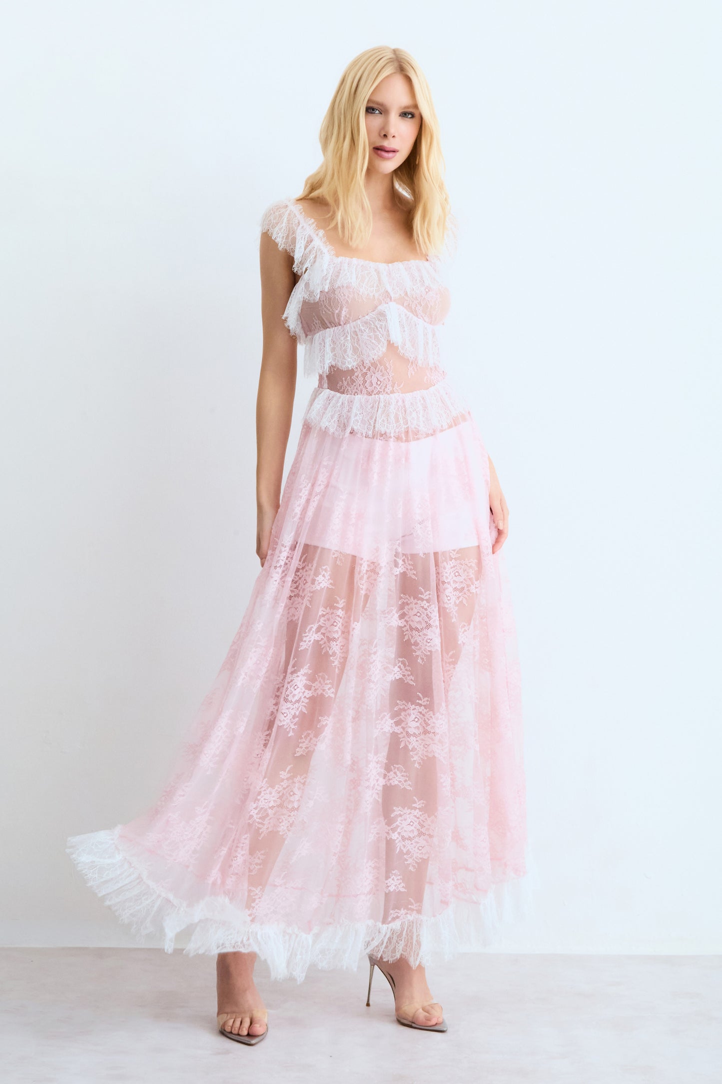 VESTIDO MIDI EM RENDA COM DETALHES ALCAS E DECOTE ROSA BEBE