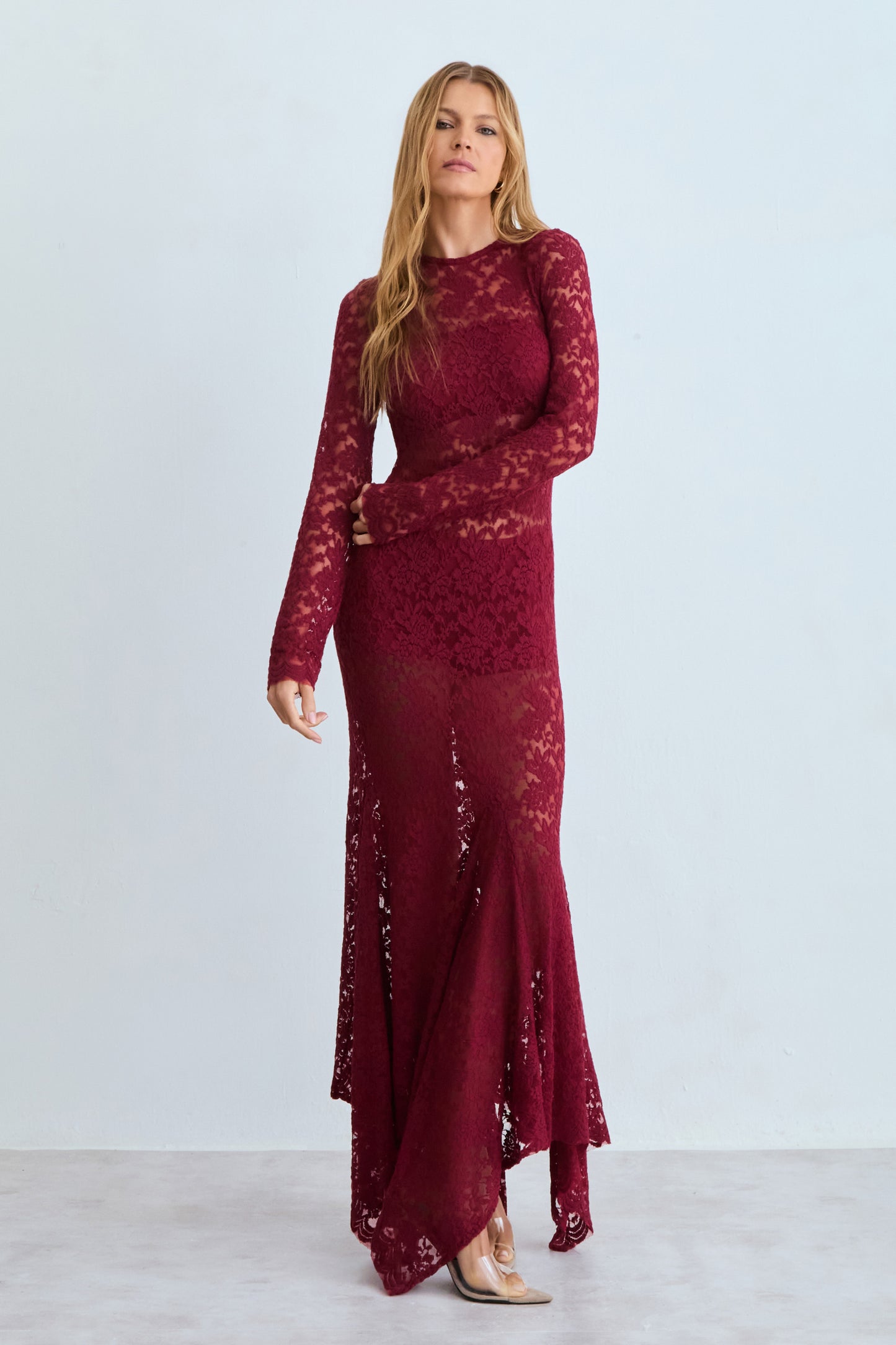 VESTIDO MIDI ABERTURA COSTAS COM BARRA ASSIMETRICA VERMELHO CEREJA