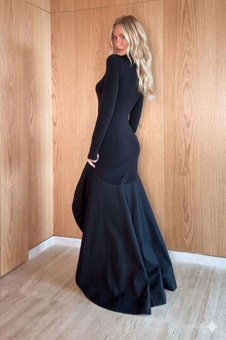 VESTIDO MULLET AJUSTADO COM BARRA ESTRUTURADA PRETO