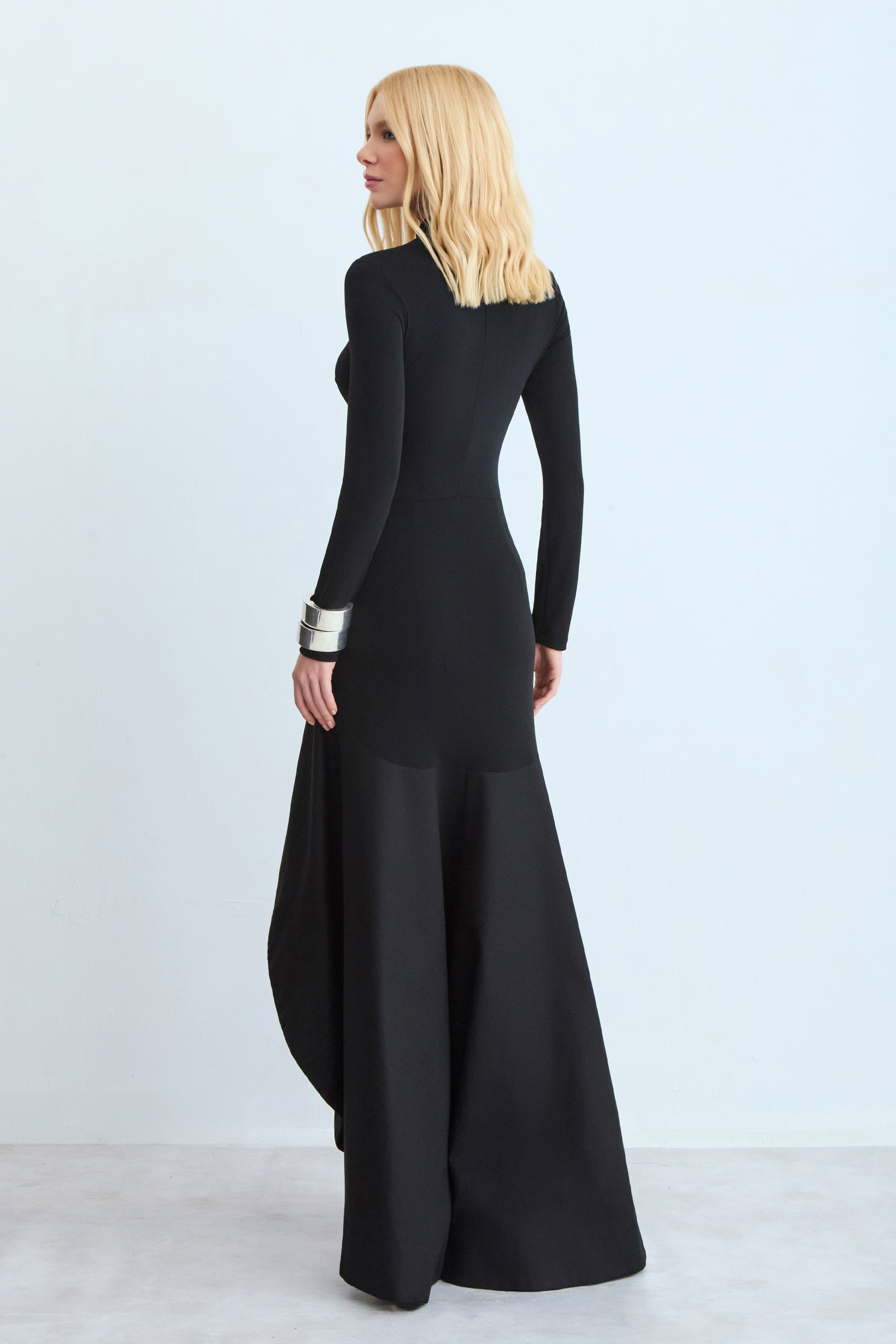 VESTIDO MULLET AJUSTADO COM BARRA ESTRUTURADA PRETO – Zen Oficial