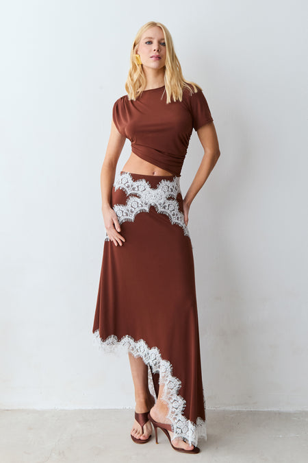 VESTIDO MIDI COM ABERTURA LATERAL E DETALHES RENDA VESTIDO MIDI COM ABERTURA LATERAL E DETALHES RENDA MARROM CHOCOLATE