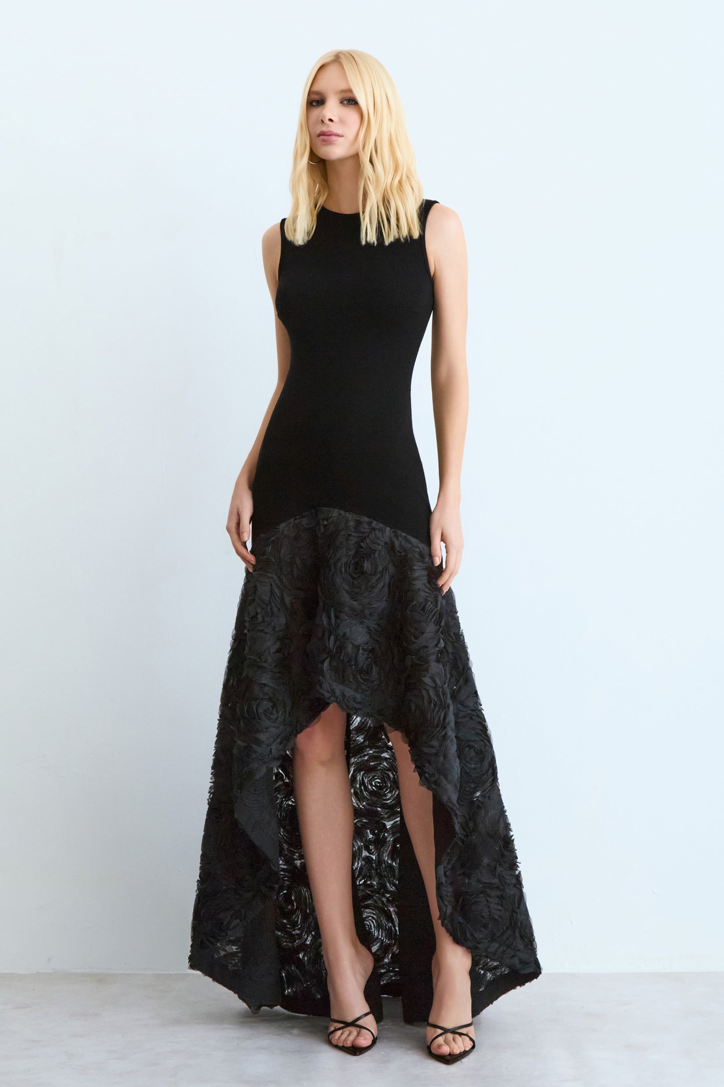 VESTIDO MULLET COM BARRA EM RENDA PRETO