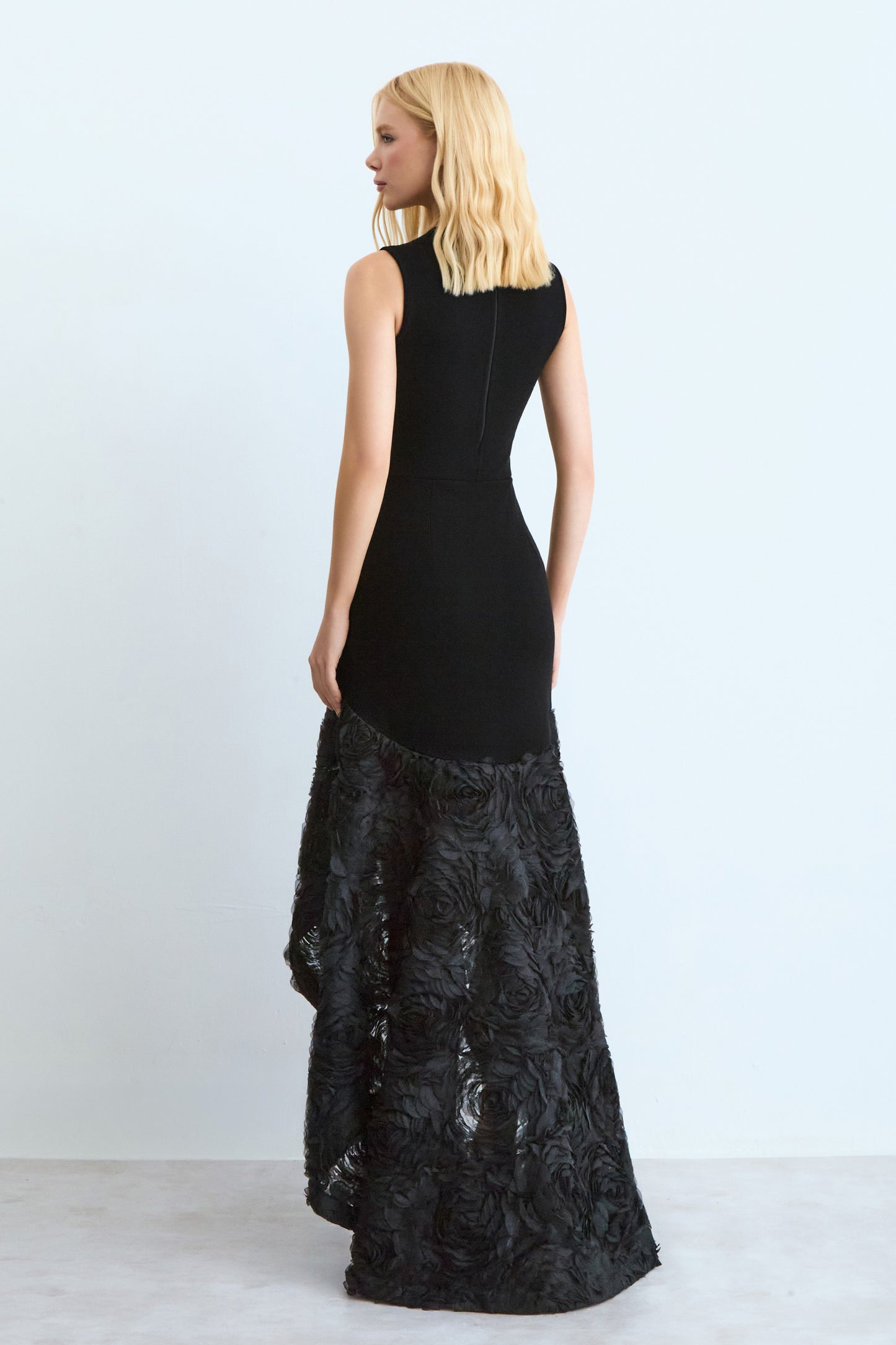 VESTIDO MULLET COM BARRA EM RENDA PRETO
