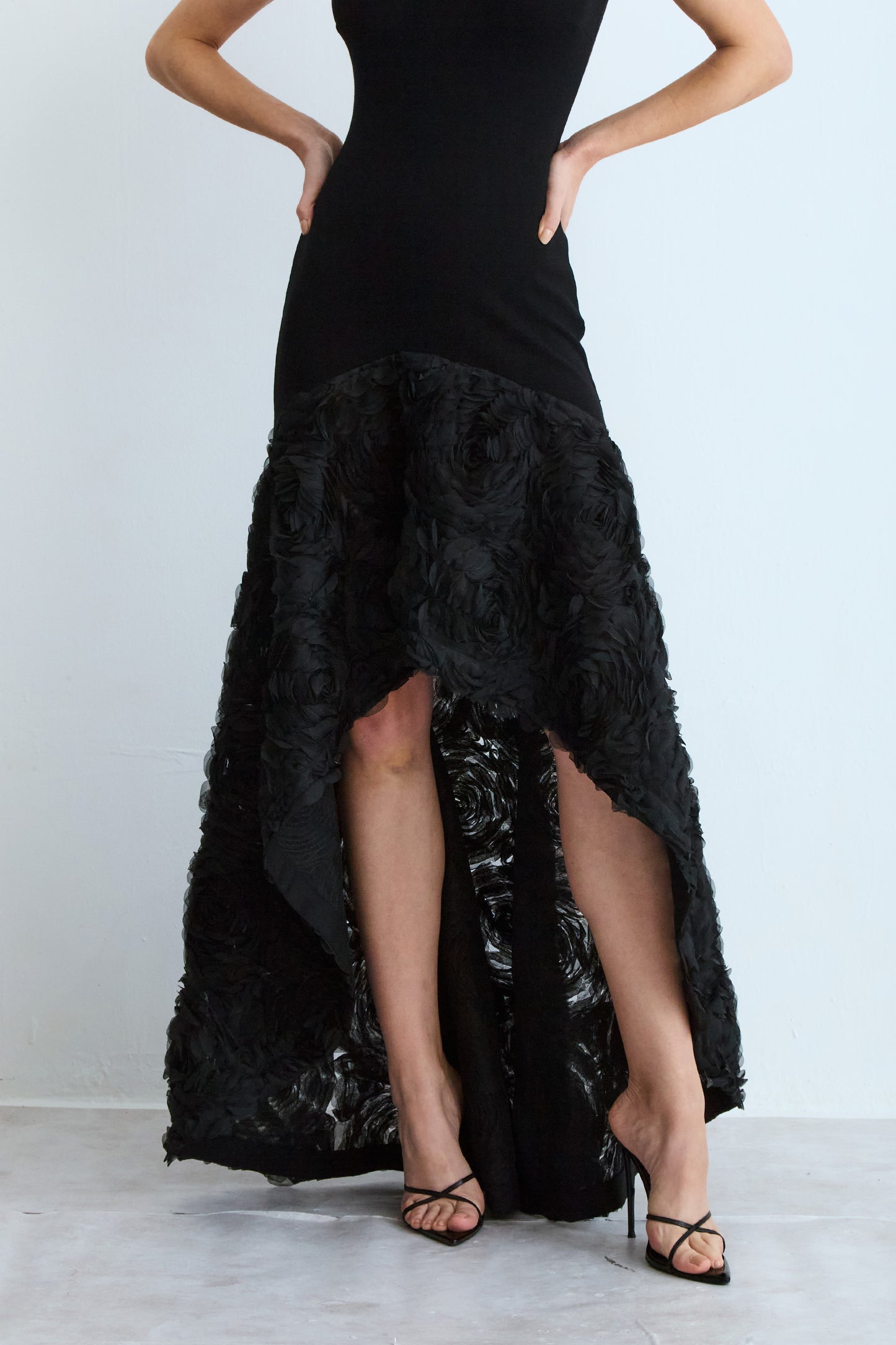 VESTIDO MULLET COM BARRA EM RENDA PRETO