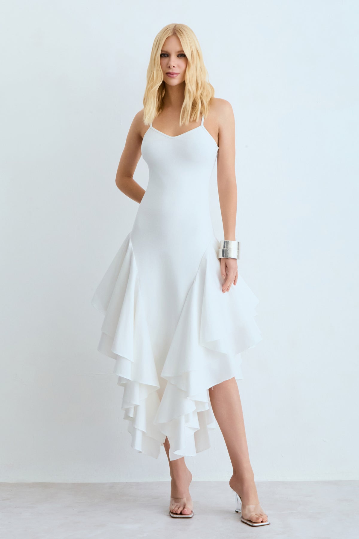 VESTIDO MIDI ALCA FINA BARRA ASSIMETRICA COM VOLUME OFF WHITE