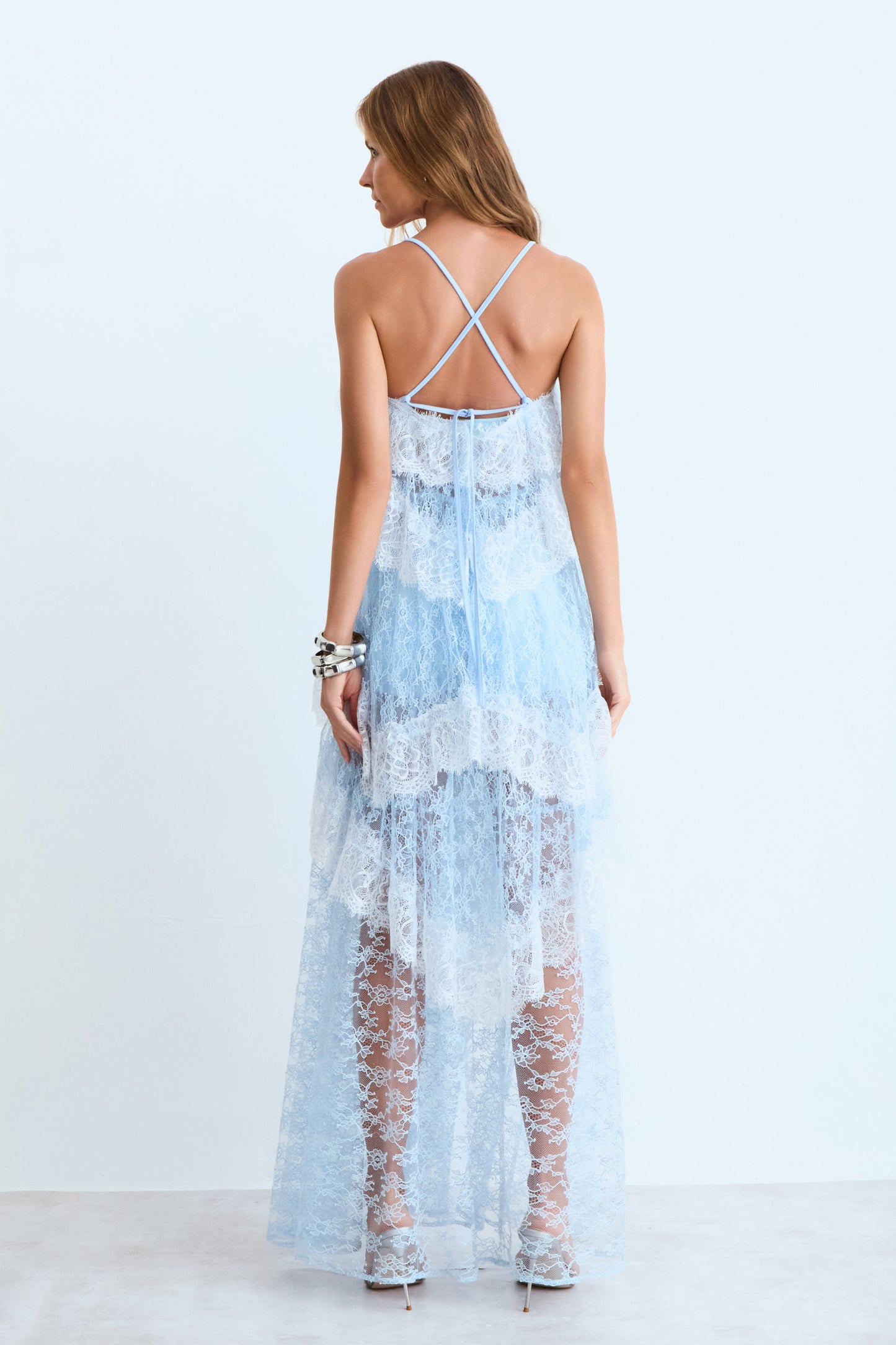 VESTIDO MIDI EM RENDA COM BABADOS COM AMARRACAO AZUL POLAR