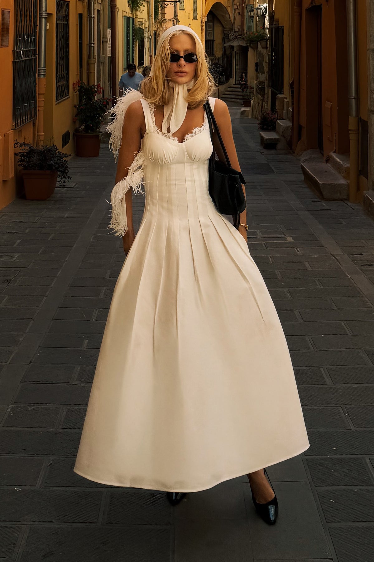 VESTIDO MIDI RECORTES PESPONTADOS E RENDA DECOTE OFF WHITE