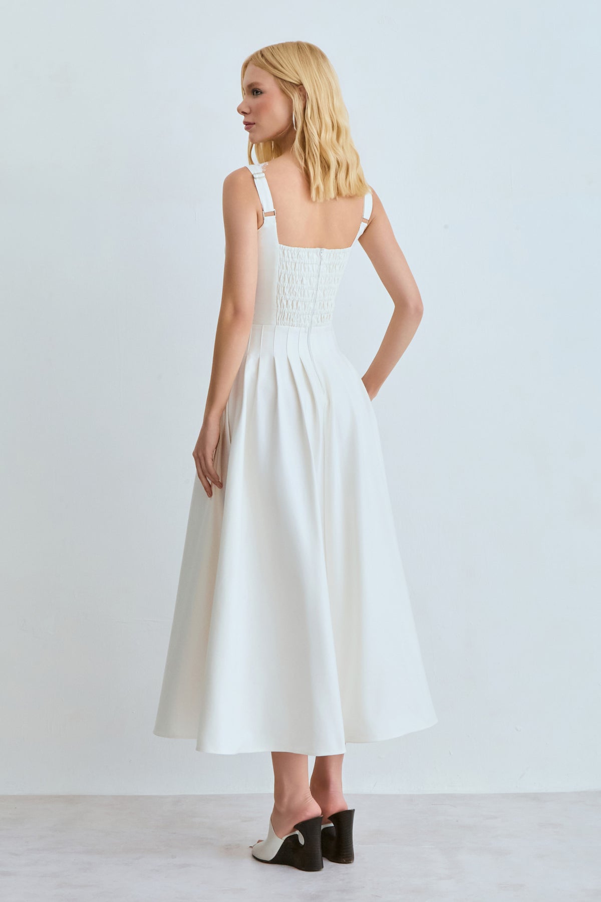 VESTIDO MIDI RECORTES PESPONTADOS E RENDA DECOTE OFF WHITE