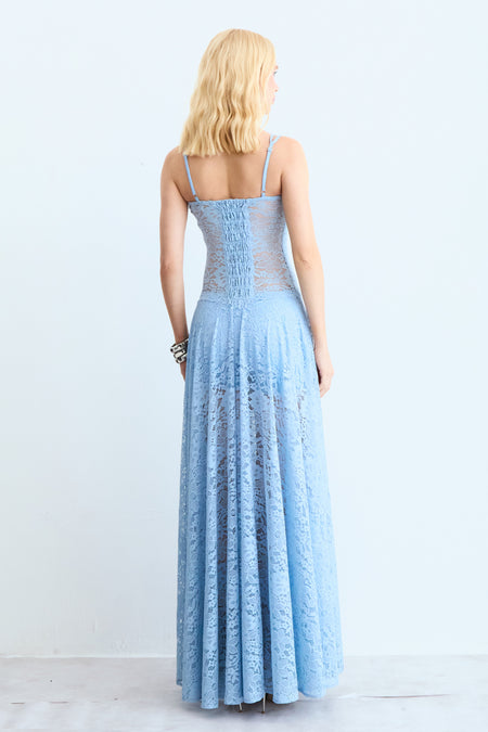 VESTIDO MIDI EM RENDA ACINTURADO COM DECOTE V AZUL BEBE