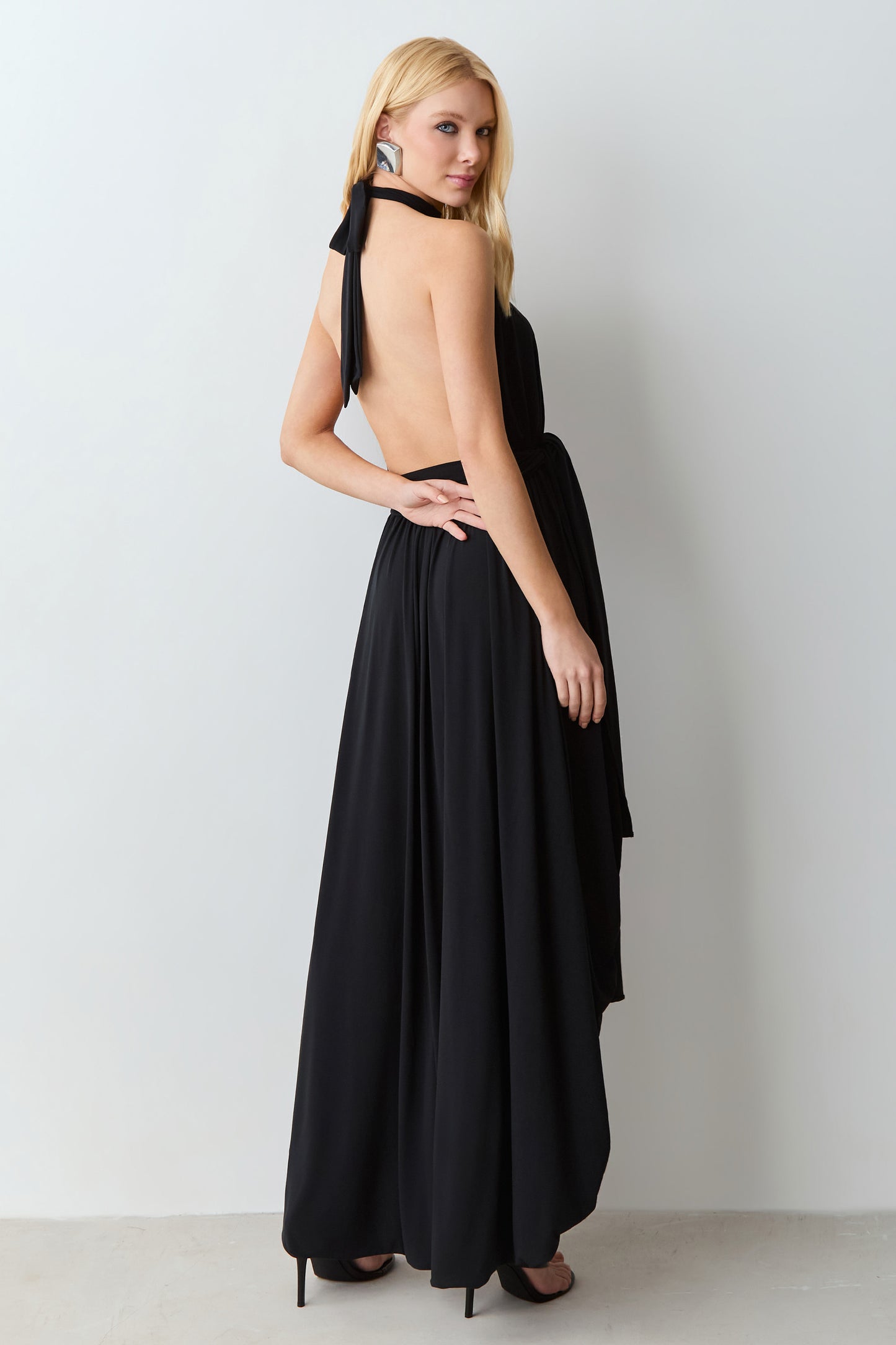 VESTIDO MULLET FRENTE UNICA  E FAIXA CINTURA PRETO