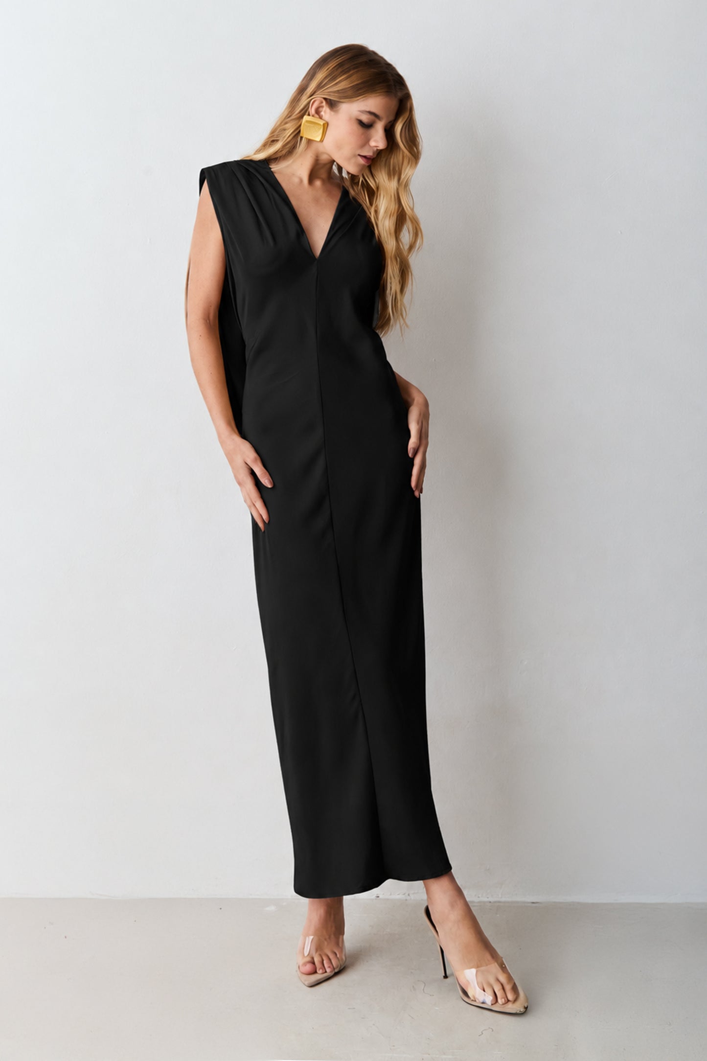 VESTIDO MIDI DEVOTE V COM OMBREIRAS CAIMENTO COSTAS PRETO