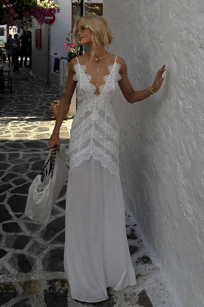 VESTIDO LONGO COM FLUIDEZ DETALHES EM RENDA E ALCA FINA OFF WHITE
