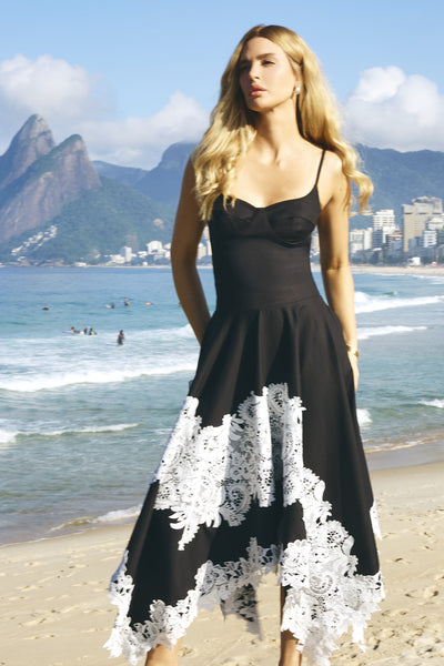 VESTIDO MIDI ACINTURADO RECORTE BUSTO DETALHES RENDA PRETO