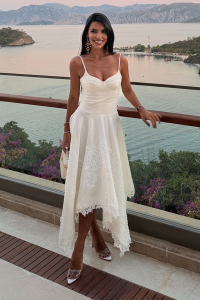 VESTIDO MIDI ACINTURADO RECORTE BUSTO DETALHES RENDA OFF WHITE