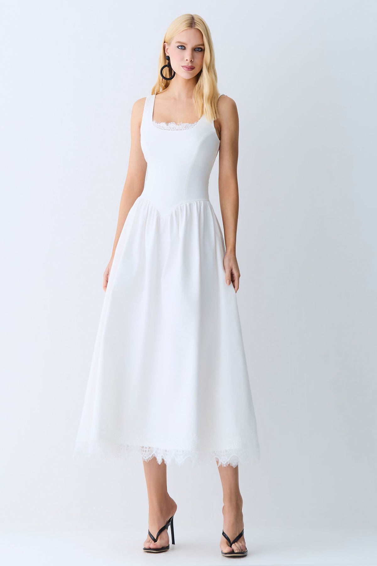 VESTIDO MIDI ACINTURADO COM RENDA BUSTO E BARRA OFF WHITE