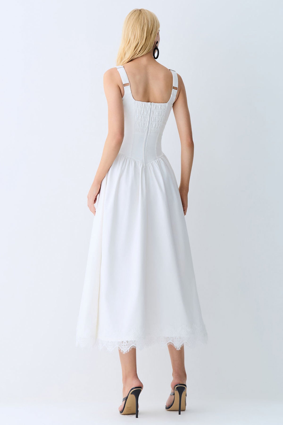 VESTIDO MIDI ACINTURADO COM RENDA BUSTO E BARRA OFF WHITE