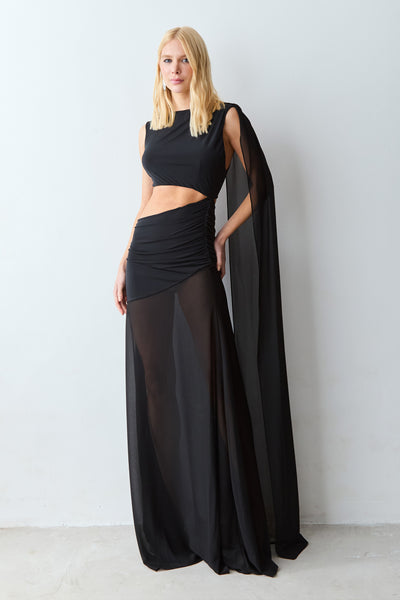 VESTIDO LONGO COM ABERTURA LATERAL E FAIXA FLUIDA PRETO
