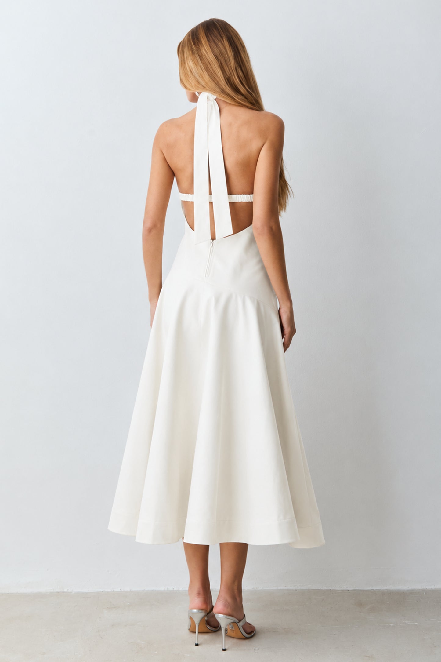 VESTIDO MIDI GOLA MEDIA FRENTE UNICA COM AMARRACAO OFF WHITE