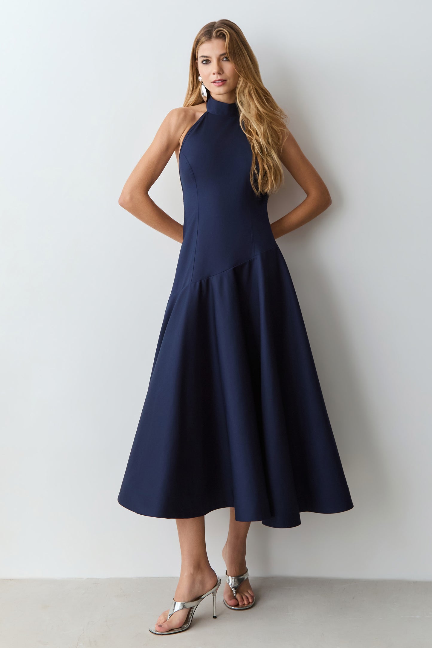 VESTIDO MIDI GOLA MEDIA FRENTE UNICA COM AMARRACAO AZUL MARINHO