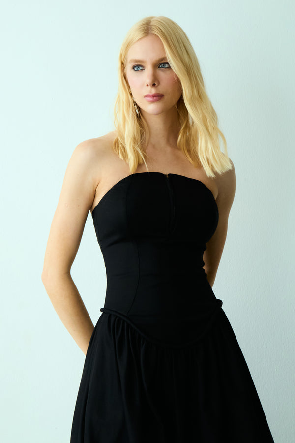 VESTIDO MIDI TOMARA QUE CAIA ZIPER DE METAL FRONTAL PRETO