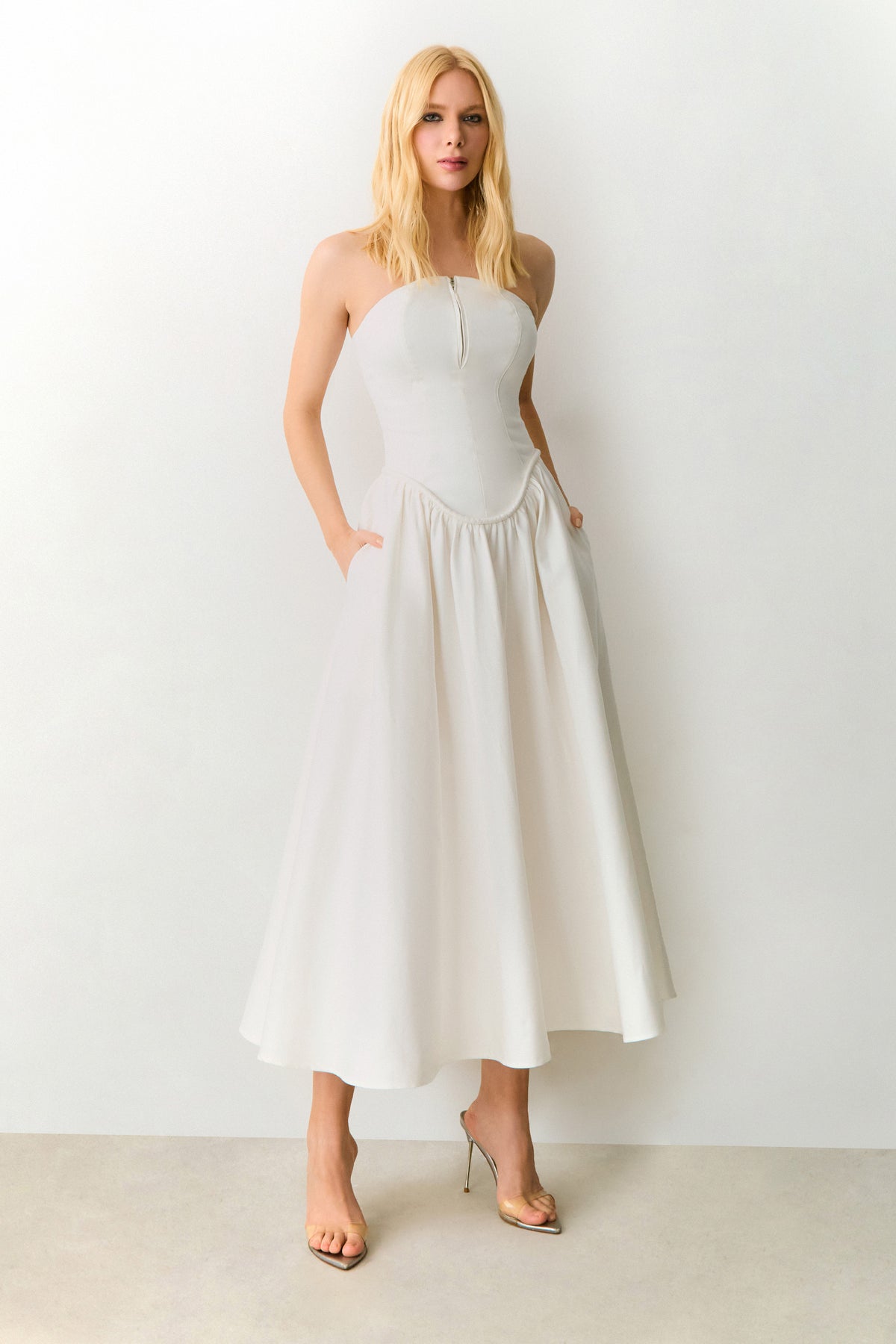 VESTIDO MIDI TOMARA QUE CAIA ZIPER DE METAL FRONTAL OFF WHITE