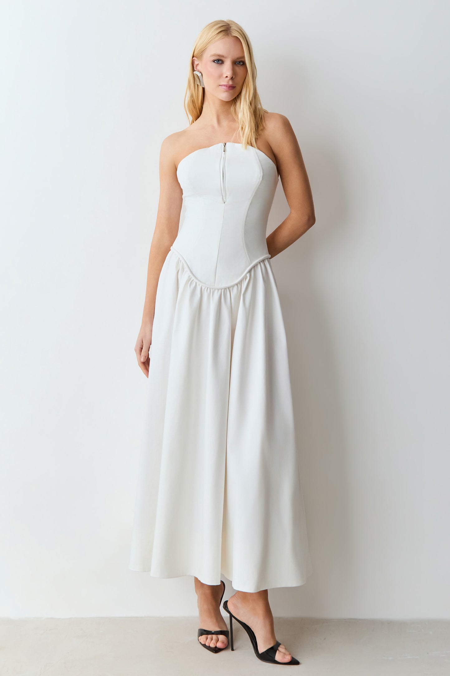 VESTIDO MIDI TOMARA QUE CAIA ZIPER DE METAL FRONTAL OFF WHITE