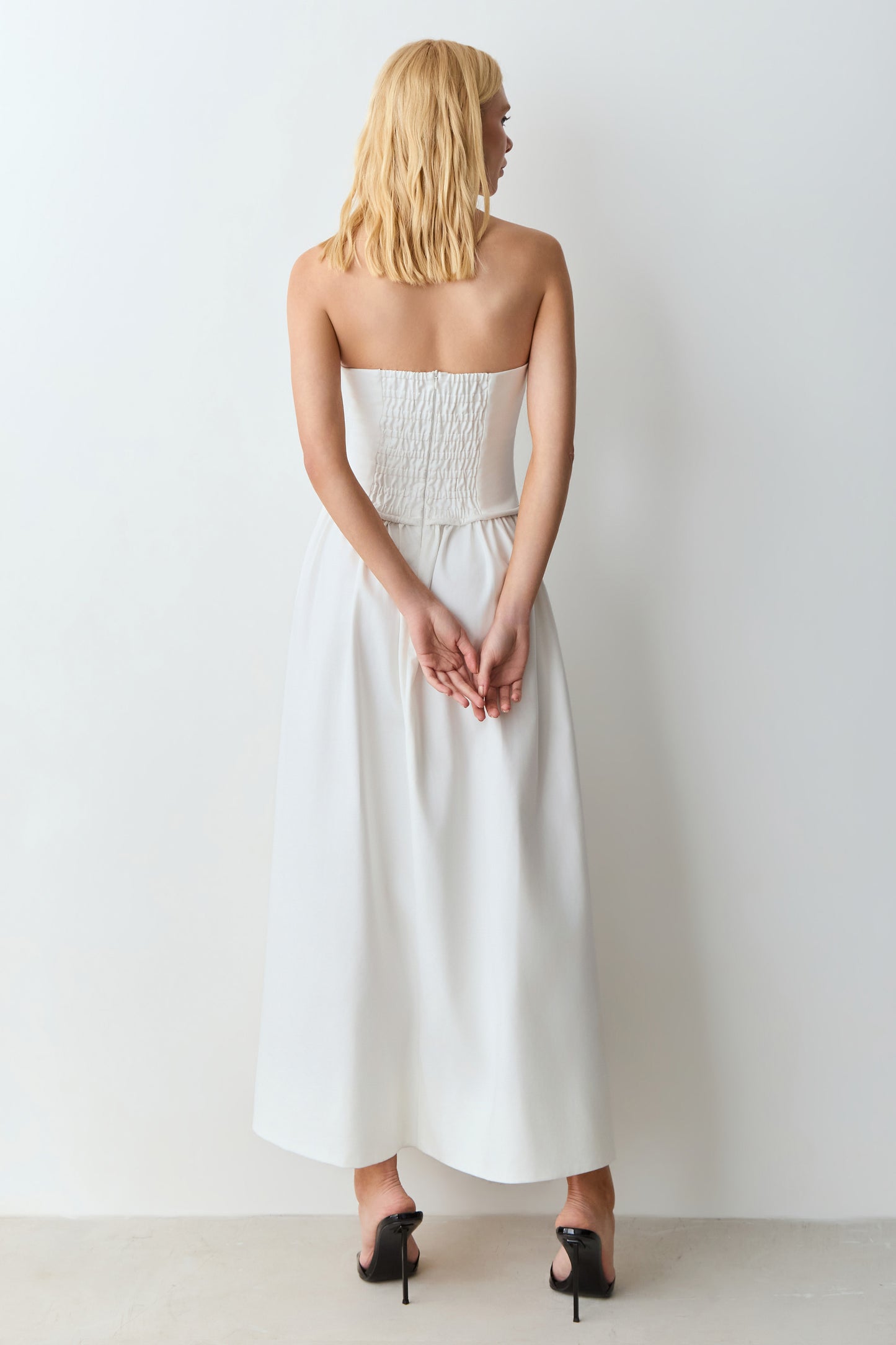 VESTIDO MIDI TOMARA QUE CAIA ZIPER DE METAL FRONTAL OFF WHITE