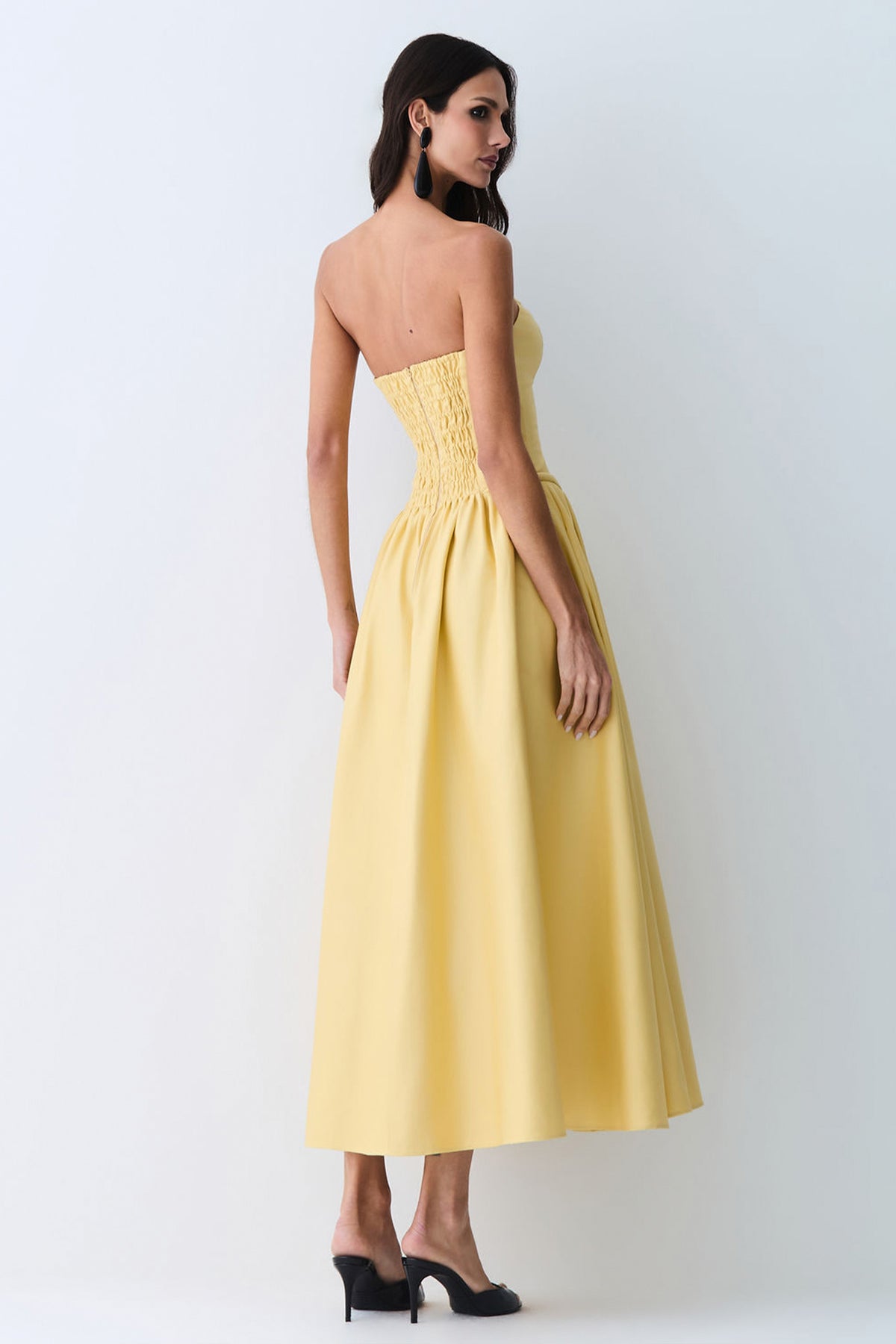 VESTIDO MIDI TOMARA QUE CAIA ZIPER DE METAL FRONTAL AMARELO MANTEIGA