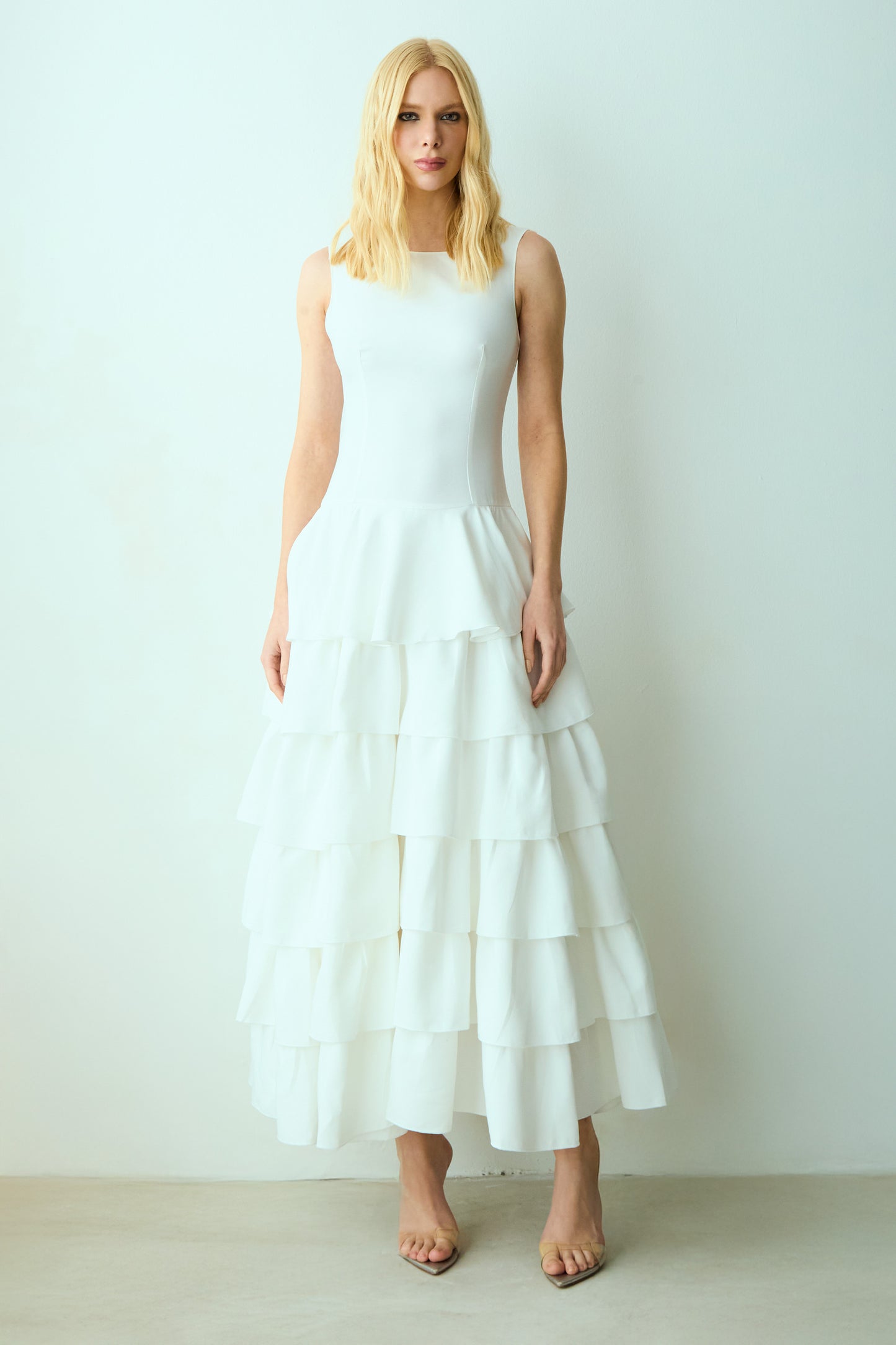 VESTIDO MIDI ALONGADO COM BABADOS E VOLUME SAIA OFF WHITE