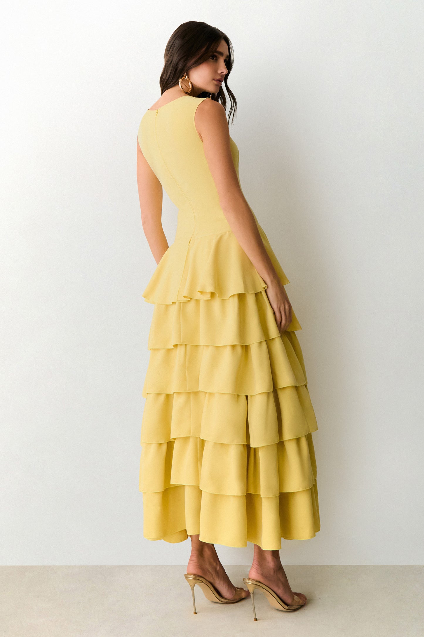 VESTIDO MIDI ALONGADO COM BABADOS E VOLUME SAIA AMARELO MANTEIGA