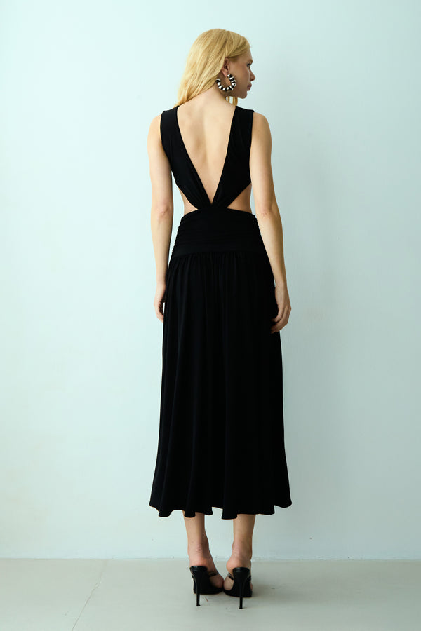 VESTIDO MIDI DECOTE V COSTAS E ABERTURAS LATERAIS PRETO