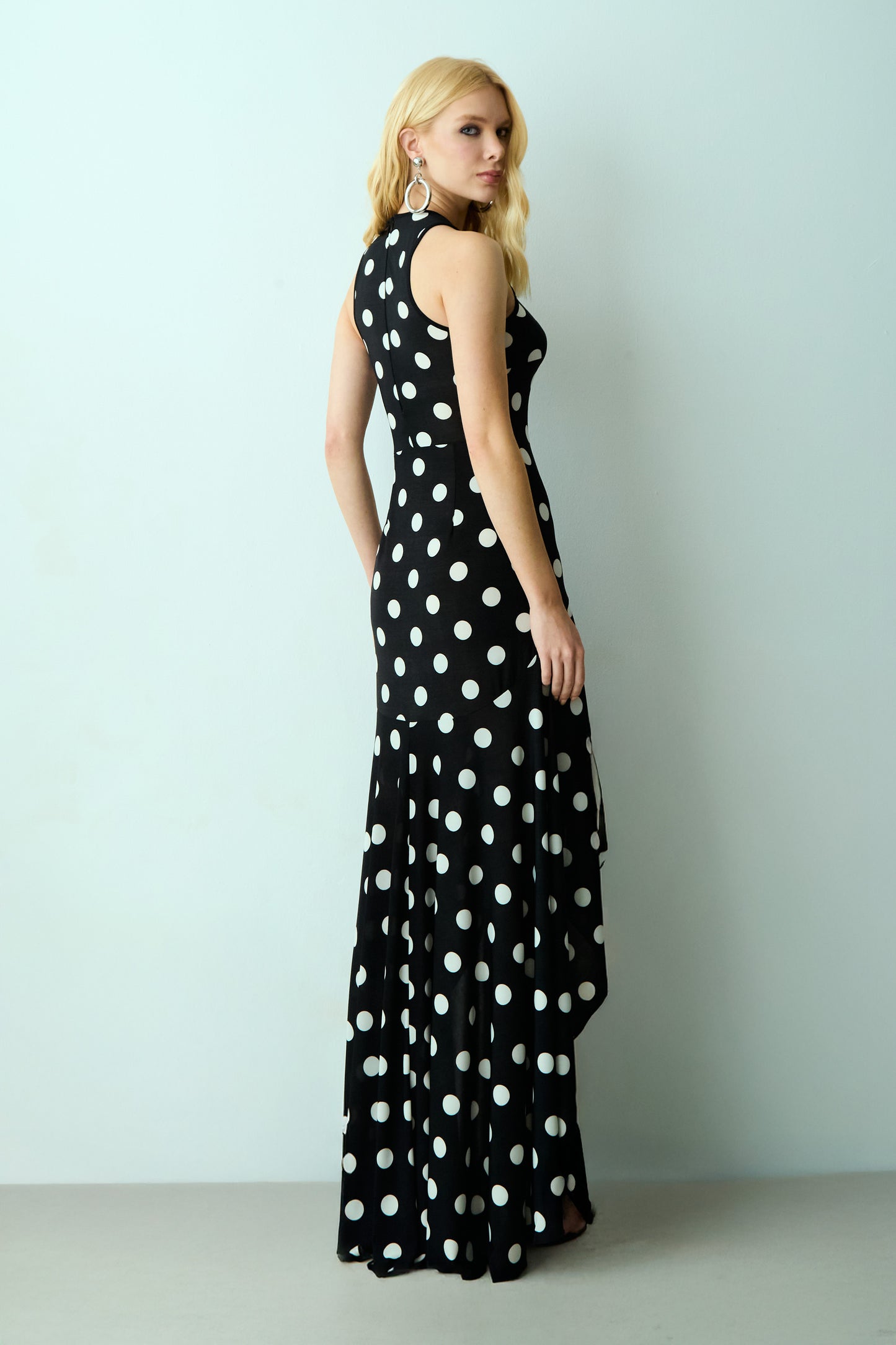 VESTIDO MULLET EM ESTAMPA POA PRETO COM BRANCO
