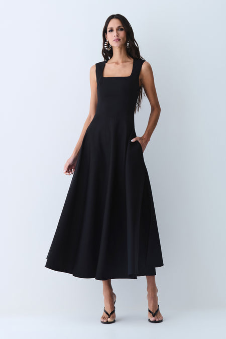 VESTIDO MIDI COM DECOTE RETO E ALCAS LARGAS PRETO
