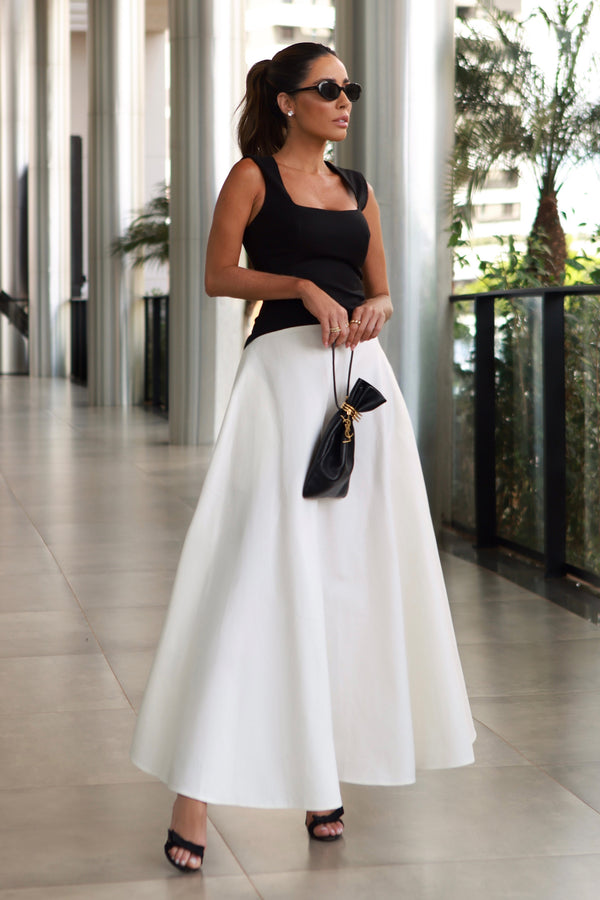 VESTIDO MIDI COM DECOTE RETO E ALCAS LARGAS PRETO COM OFF WHITE