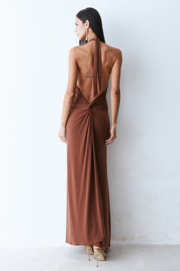 VESTIDO LONGO DECOTE V FRENTE UNICA  E TORCAO COSTAS MARROM